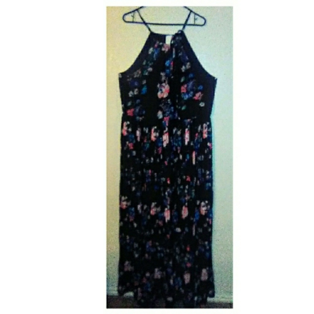 LOVE DROBE Floral Maxi Dress.